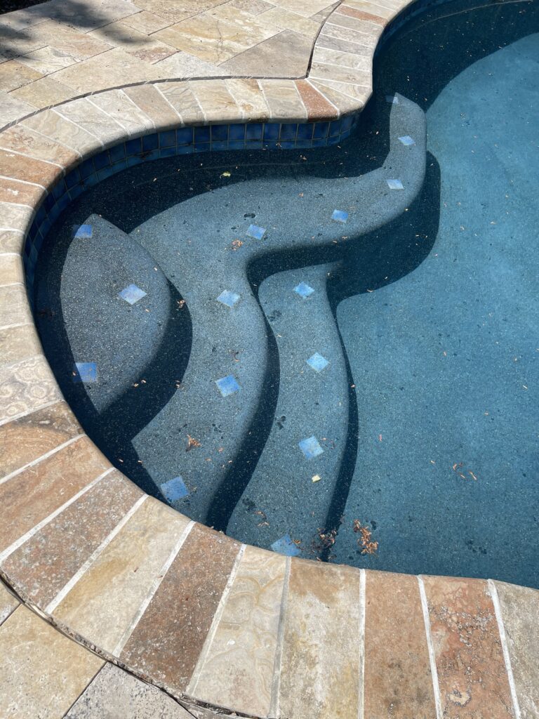 Accent Tile with Scabos Travertine Coping