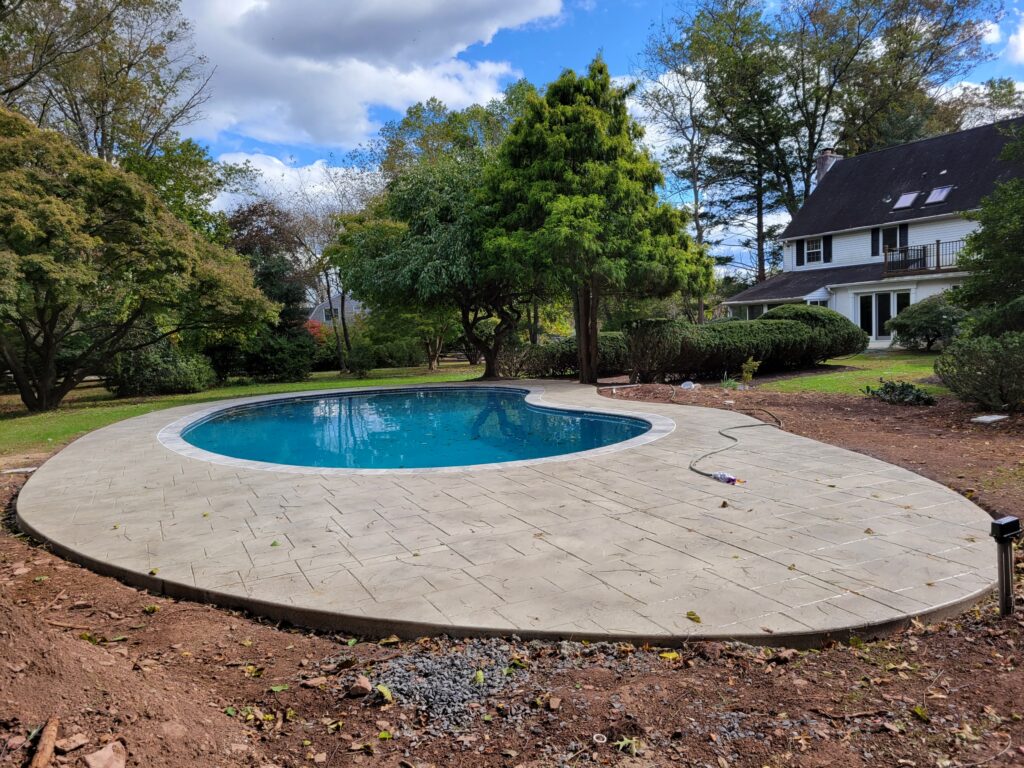 Travertine Pattern with Travertine Coping